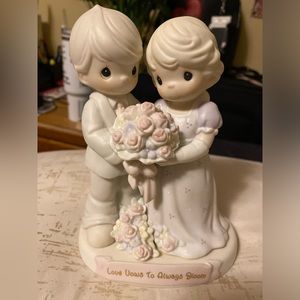 Precious Moments Figurine. Love Vows to Always Bloom.